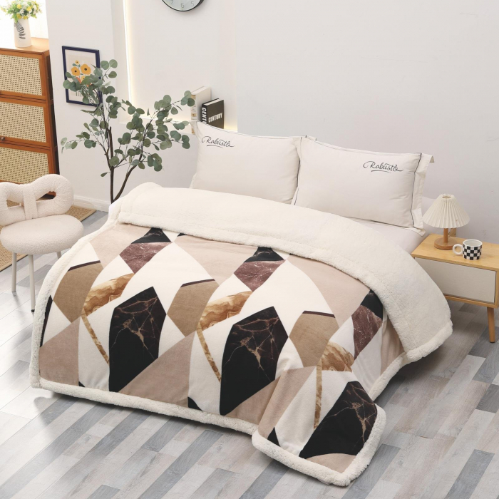 Patura Cocolino Pufoasa cu Blanita,pat dublu ,Maro ,Forme geometrice-PE3 [1]