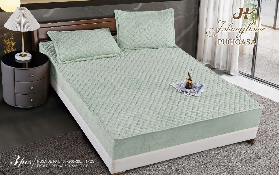 Huse tip Topper 180x200 - Husa tip Topper cu elastic din catifea 180x200, verde mentă cu romburi discrete-BB5