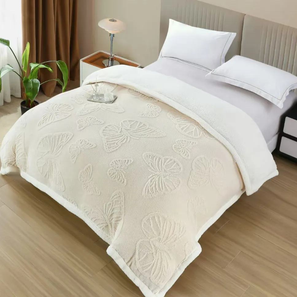 PATURI COCOLINO - Patura Cocolino cu Blanita si fermoar 200x230 cm, bej cu fluturi reliefați-BT5