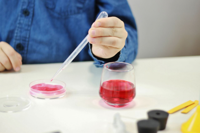 Laboratorul de chimie - 150 de experimente [7]