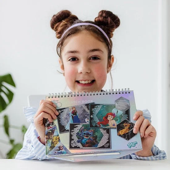 Set creativ de razuit si colorat Editie Aniversara Disney 100 de ani [8]