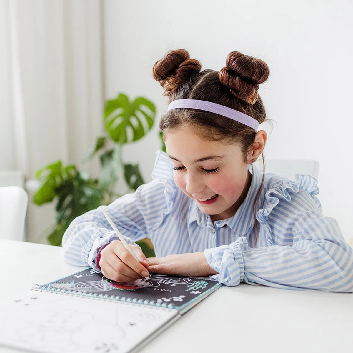 Set creativ de razuit si colorat Editie Aniversara Disney 100 de ani [6]