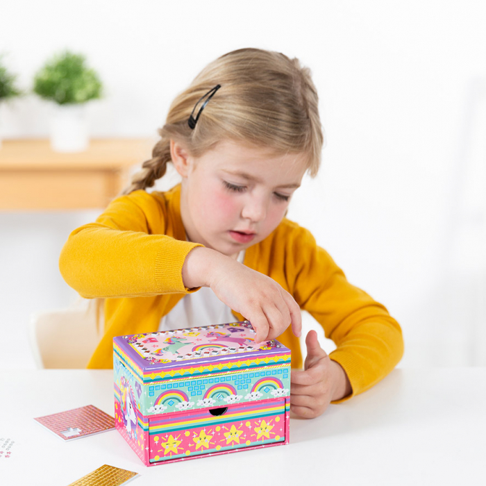 Set creativ DIY Decoreaza propria cutie de bijuterii cu unicorni [7]