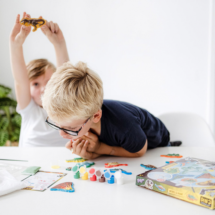 Set creativ DIY Modeleaza si picteaza dinozauri [4]