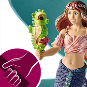 Sirena cu calut de mare pui în scoică - Figurina Schleich 70563