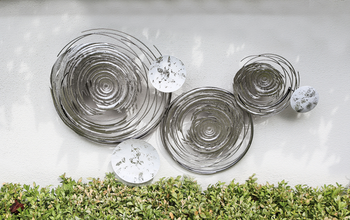 Decoratiune de perete Circles, metal, alb argintiu, 6x94x56 cm
