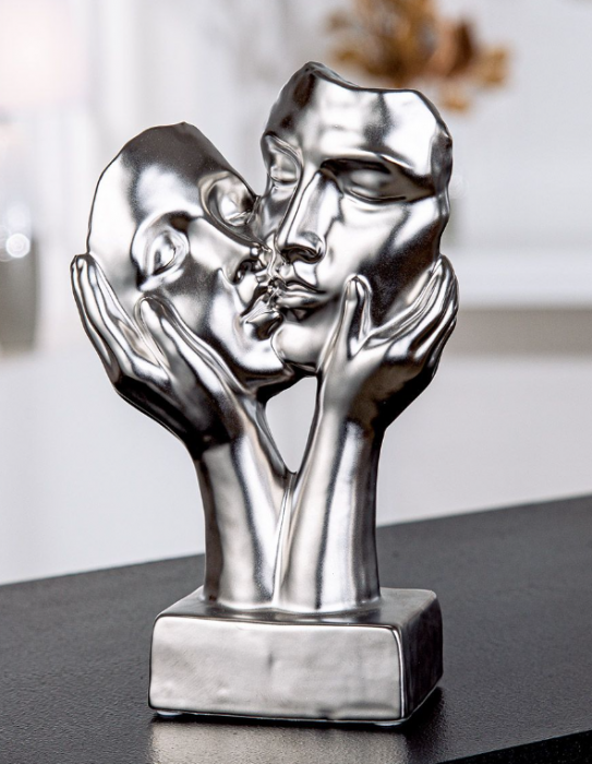 Figurina Kiss, argintie, rasina, 20 cm