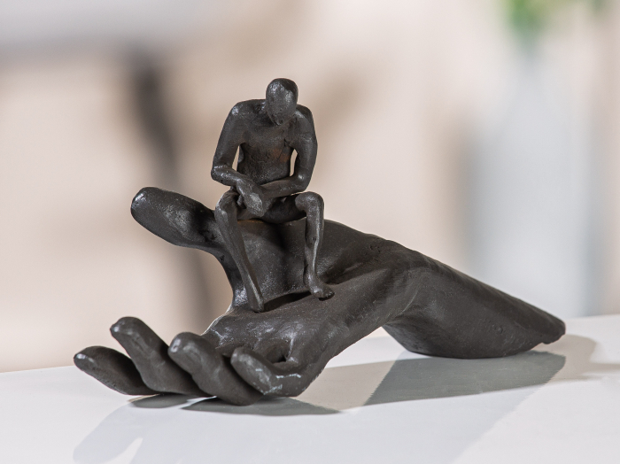 Figurina Man on hand, fier, gri, 9x12x21 cm