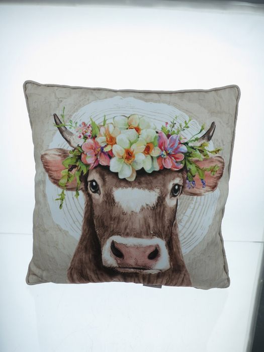 Pernă, pătrată, motiv vacă, poliester, maro, PU 3, L. 15 cm, l. 45 cm, H 45 cm [1]