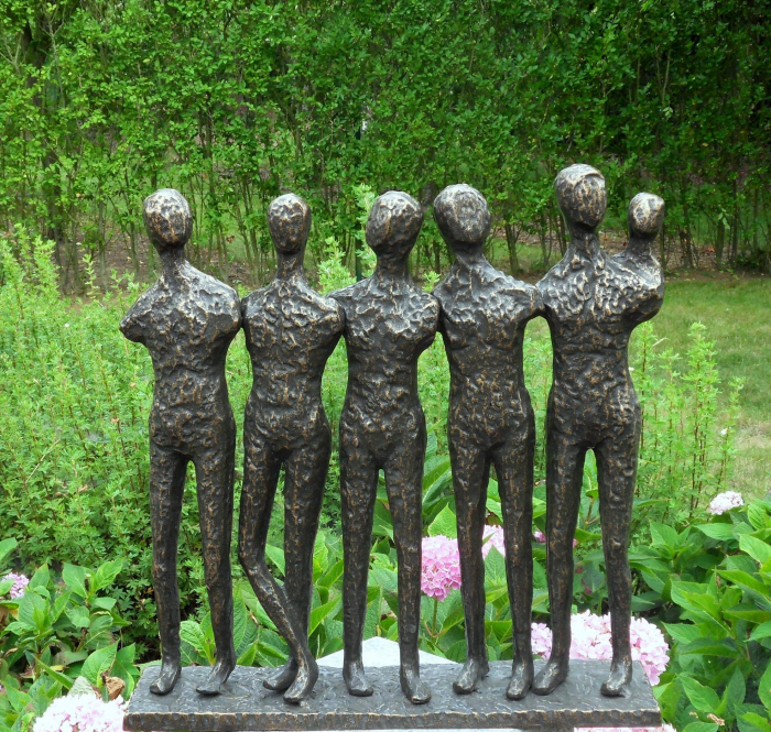 Statuie 5 oameni si copii, Bronz, 48 x 12 x 49 cm