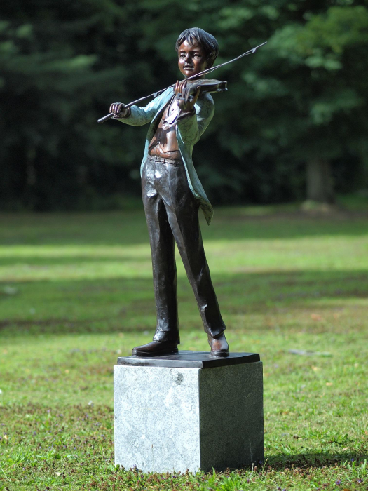 Statuie baiat care canta la vioara, Bronz, 133 X 76 X 89 cm [2]