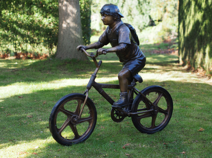 Statuie baiat care merge pe bicicleta, Bronz, 125 X 49 X 135 cm
