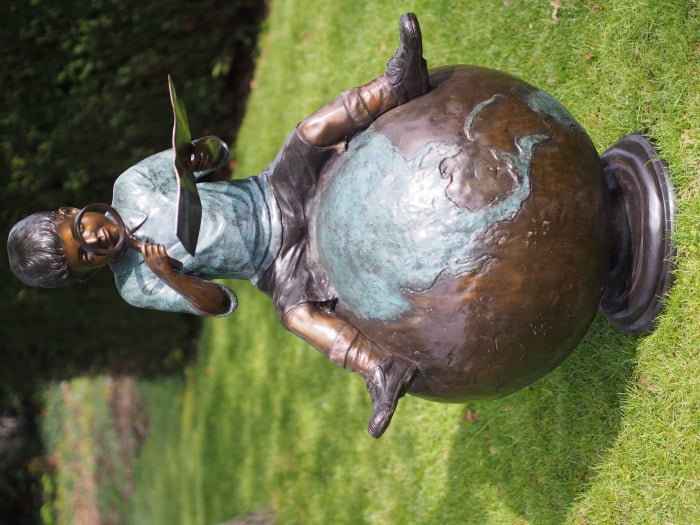 Statuie baiat care sta pe glob, Bronz, 126 X 72 X 60 cm