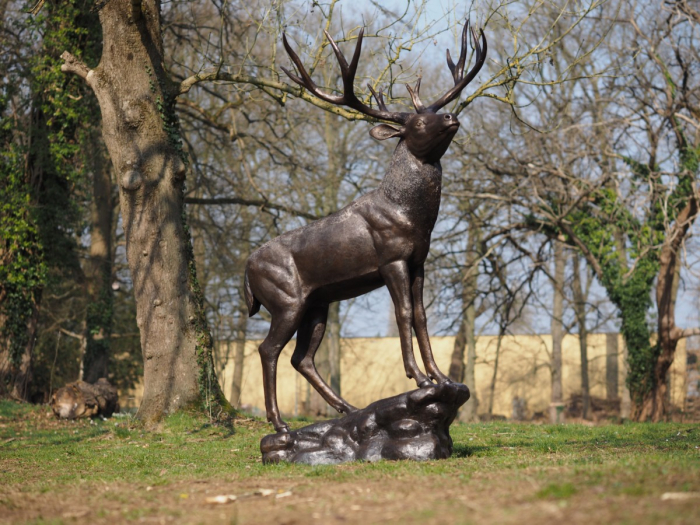 Statuie bronz, Cerb în picioare pe bază [5]