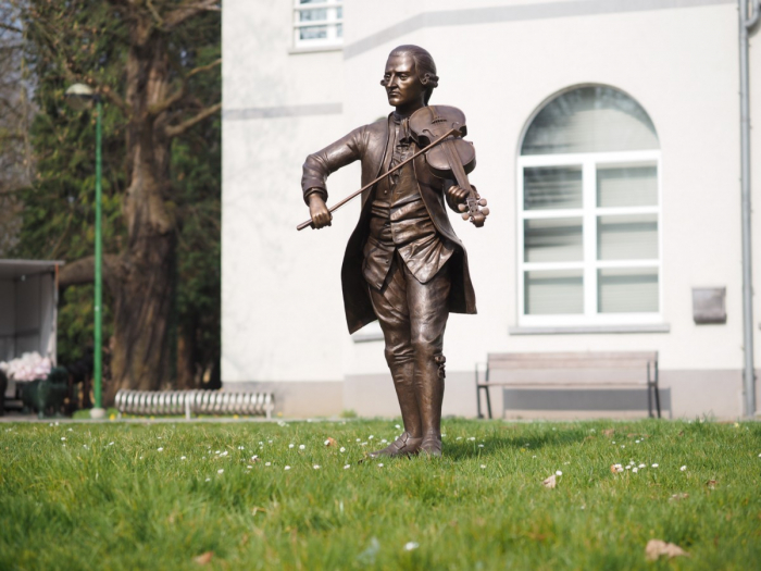Statuie bronz, Mozart cu vioară  [3]