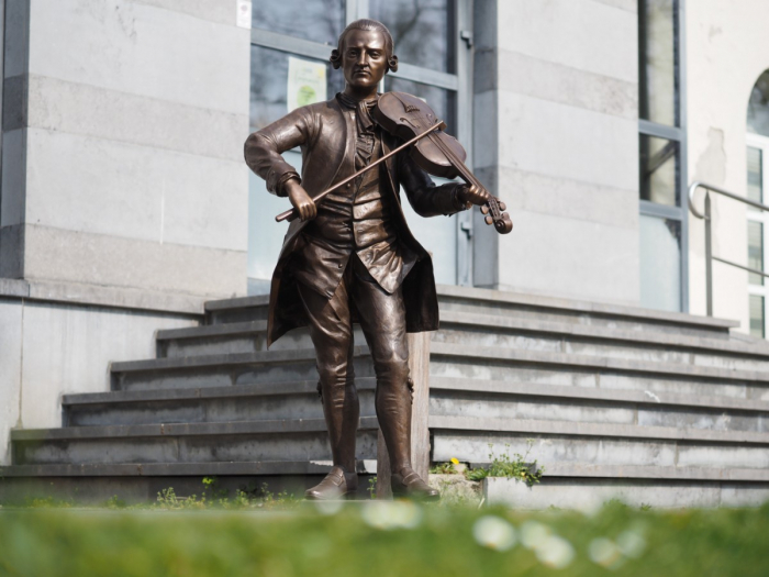 Statuie bronz, Mozart cu vioară  [4]