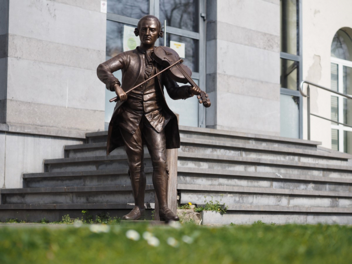 Statuie bronz, Mozart cu vioară  [5]