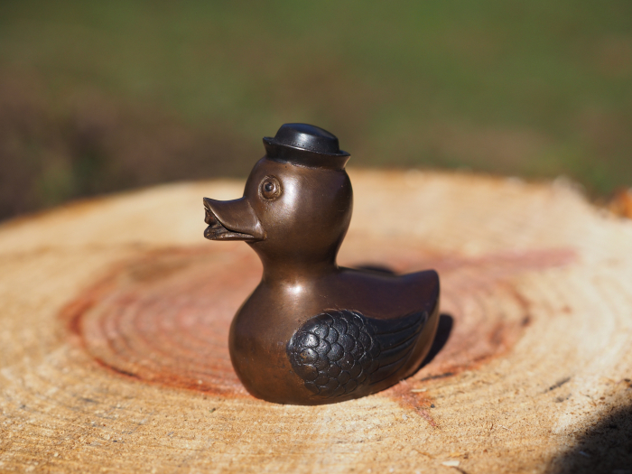 Statuie bronz, Rață cu pălărie 9 x 6 x 8 cm [2]