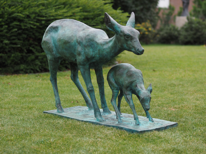 Statuie caprioara cu, copilul acesteia, Bronz, 80 X 35 X 115 cm [3]