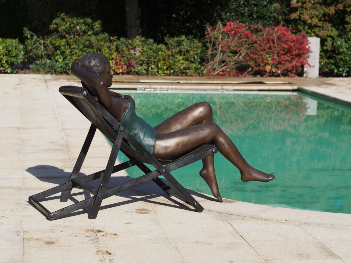 Statuie fata care face plaja, Bronz, 100 X 70 X 217 cm [4]