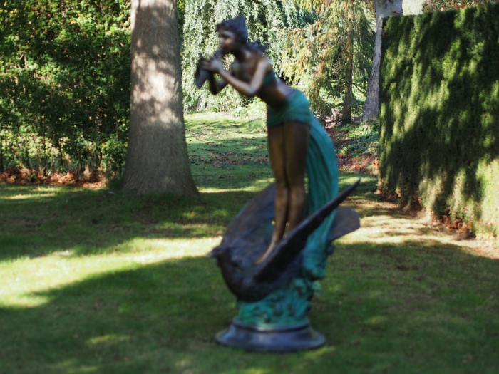 Statuie femeie care sta pe o pasare, Bronz, 165 X 72 X 88 cm