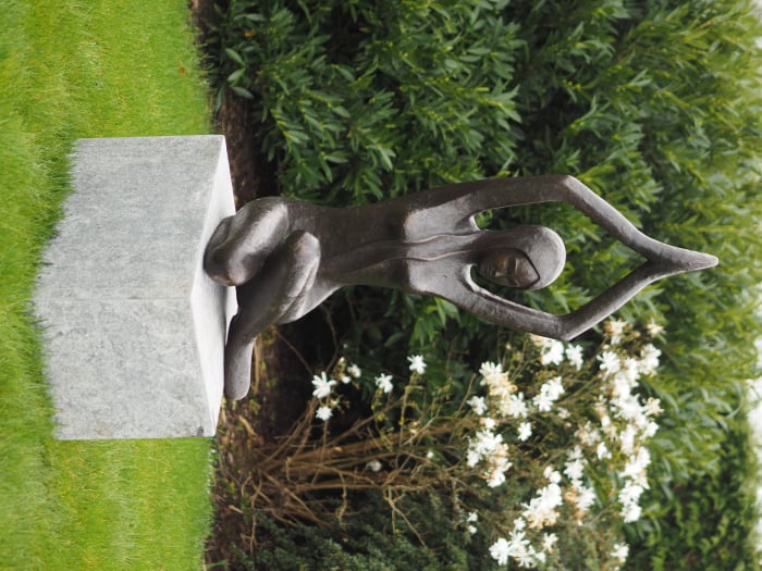 Statuie femeie moderna, Bronz, 113 X 50 X 48 cm