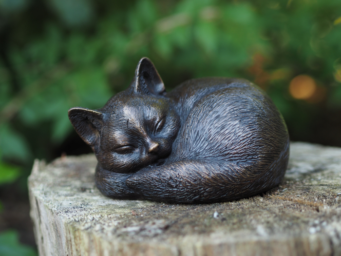 Statuie mica pisica care doarme, Bronz, 9 x 14 x 11 cm