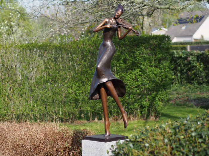 Statuie moderna femeie care canta la vioara, Bronz, 160 X 35 X 45 cm [2]