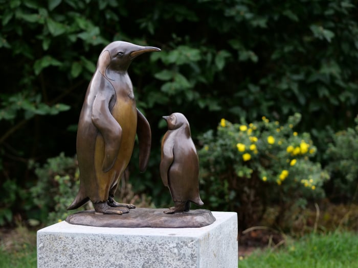 Statuie pinguin si copilul sau, Bronz, 45 X 24 X 39 cm