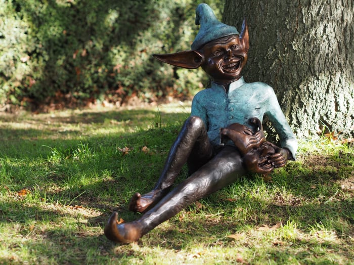 Statuie elf cu masca, Bronz, 50 X 34 X 98 cm