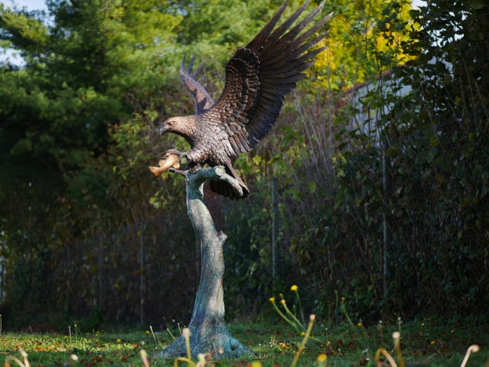 Statuie vulture mare care sta in copac, Bronz, 233 X 100 X 167 cm
