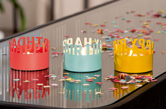 Suport lumanare, rotund, Felicitări, Saying, Metal, albastru, roșu, galben, PU 18, 3 buc. asortate, H. 3,5 cm, D. 5,2 cm [5]