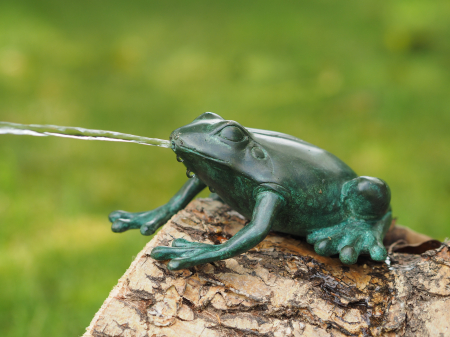 Figurine bronz - Fantana in forma de broasca verde, Bronz, 6 x 13 x 14 cm