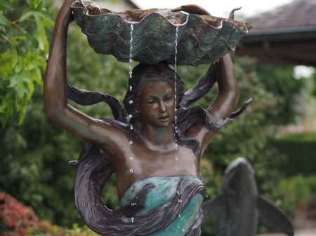 Statui - Fantana in forma de doamna, Bronz, 200 X 75 X 70 cm