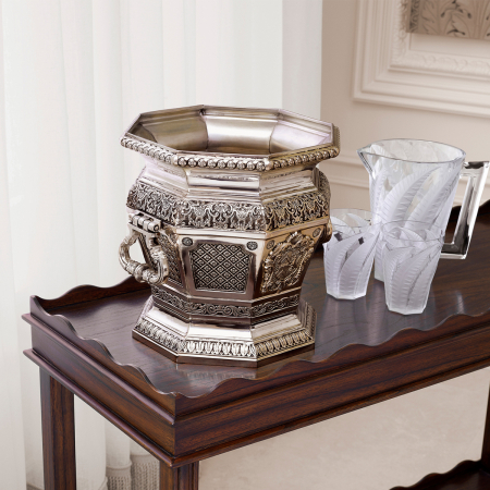 Obiect Walpole antic, placat cu argint |L. 32 | W. 30 | H. 30 cm