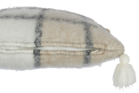 Perna cu ciucuri, Poly Bej [1]