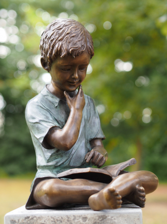 Figurine bronz - Statuie baiat care citeste, Bronz, 40 x 24 x 32 cm