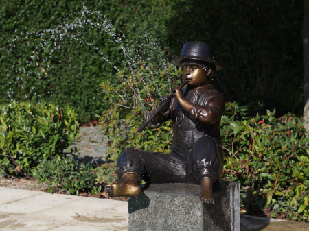 Statuie baiat cu un flaut, Bronz, 70 X 64 X 68 cm [1]