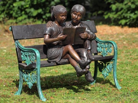 Statui - Statuie baiat si fata citind stand pe o banca, Bronz, 95 X 60 X 100 cm