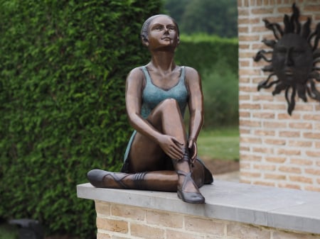 Statui - Statuie balerina care sta, Bronz, 66 X 49 X 68 cm
