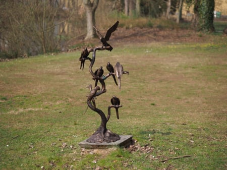 Statuie bronz, 8 papagali pe buștean 165x45x75 cm [5]