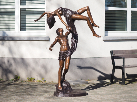 FIGURINE - Statuie bronz, Cuplu, dans „lift you up”