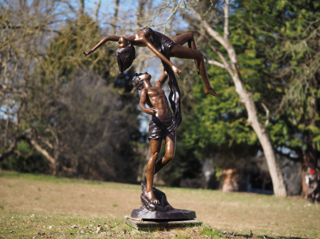 Statuie bronz, Cuplu, dans „lift you up” [5]