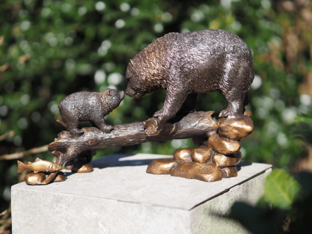 Statuie bronz, Familie de urși pe un trunchi de copac 24 x 13 x 35 cm [5]