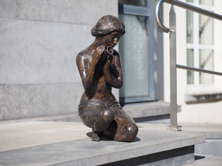 Statuie bronz, Femeie cu ulcior (fântână)  [4]