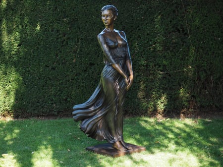 SALE % - Statuie domnisoara care sta in vant, Bronz, 171 X 50 X 64 cm