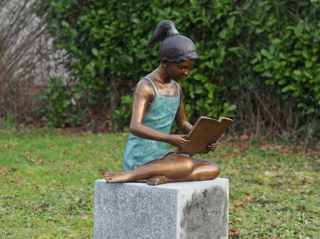 Statui - Statuie fata care citeste, Bronz, M367 X 35 X 50 M3cm