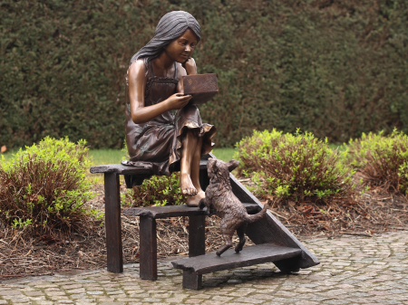 Statui - Statuie fata care sta pe trepte, Bronz, 102 X 54 X 74 cm