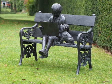Statuie fata cu un caine pe o canapea, Bronz, 80 X 65 X 102 cm [1]