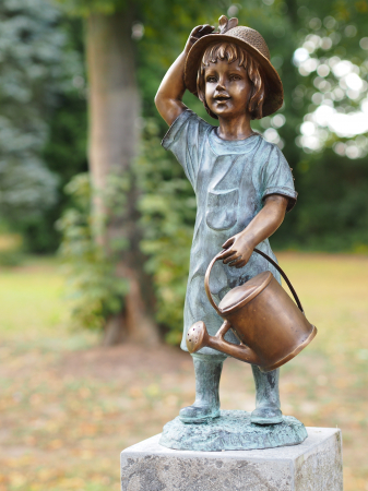 Figurine bronz - Statuie fata cu o stropitoate in mana, Bronz, 60 x 23 x 24 cm
